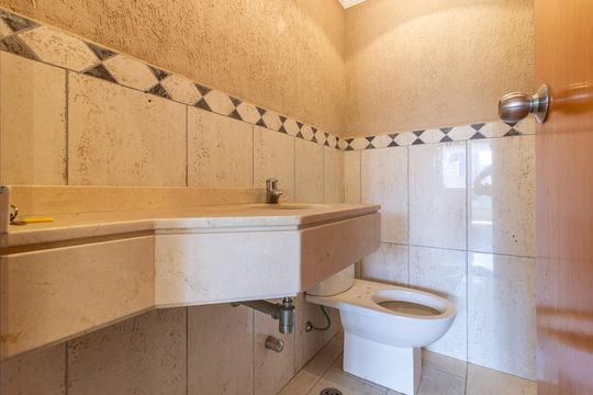 Comprar apartamento com 3 quartos e academia no condomínio. — Lavabo 1