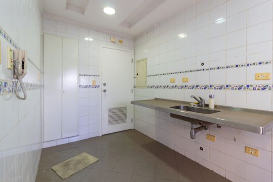 Comprar apartamento com 3 quartos e academia no condomínio. — Cozinha e Área de Serviço