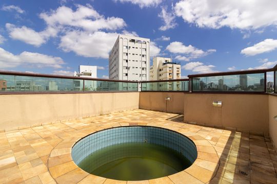 Comprar apartamento com 3 quartos e academia no condomínio. — Terraço