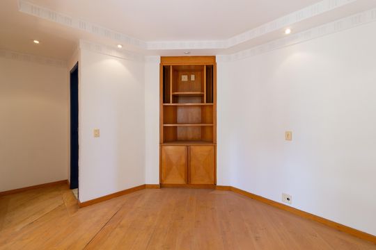 Comprar apartamento com 3 quartos e academia no condomínio. — Closet da Suíte