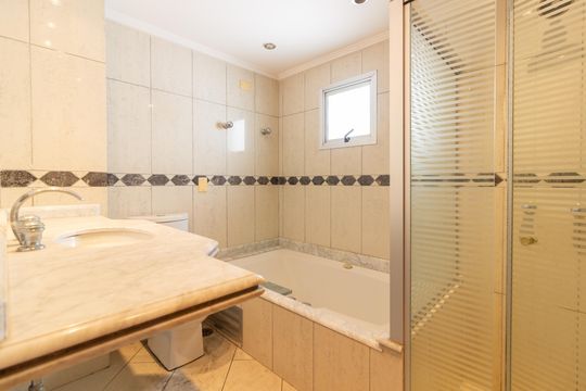 Comprar apartamento com 3 quartos e academia no condomínio. — Banheiro da Suíte