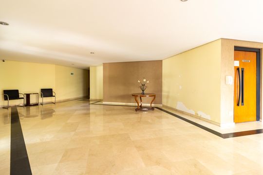 Comprar apartamento com 3 quartos e academia no condomínio. — Área comum - Hall Social