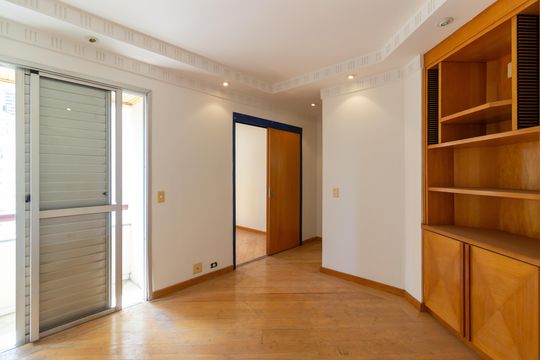Comprar apartamento com 3 quartos e academia no condomínio. — Closet da Suíte