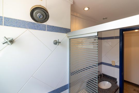 Comprar apartamento com 3 quartos e academia no condomínio. — Banheiro