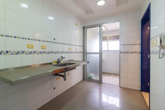 Comprar apartamento com 3 quartos e academia no condomínio. — Cozinha e Área de Serviço