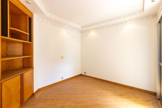 Comprar apartamento com 3 quartos e academia no condomínio. — Closet da Suíte