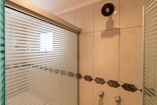Comprar apartamento com 3 quartos e academia no condomínio. — Banheiro da Suíte