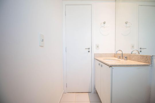 Apartamento com 1 quarto para alugar na Cidade Monções. — Banheiro da Suíte