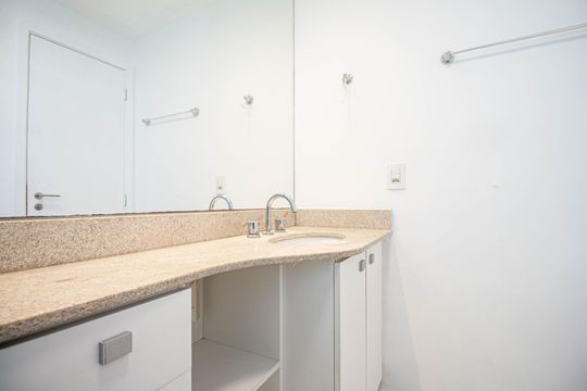 Apartamento com 1 quarto para alugar na Cidade Monções. — Banheiro da Suíte 2