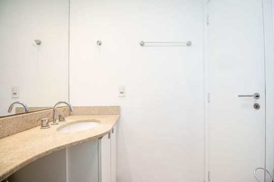 Apartamento com 1 quarto para alugar na Cidade Monções. — Banheiro da Suíte 2