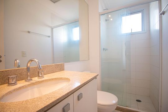 Apartamento com 1 quarto para alugar na Cidade Monções. — Banheiro da Suíte