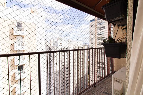 Apartamento mobiliado com 4 quartos, 1 suíte, quintal e piscina no condomínio, ideal para comprar. — Área Gourmet - Varanda