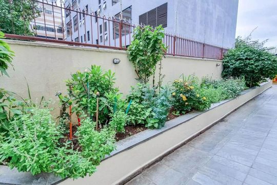 Apartamento mobiliado com 4 quartos, 1 suíte, quintal e piscina no condomínio, ideal para comprar. — Área comum