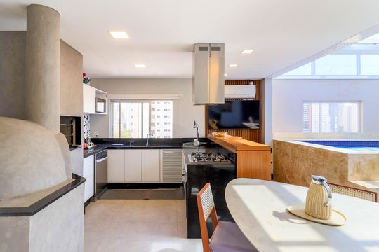 Comprar apartamento no Brooklin Novo com 3 quartos, mobiliado e ideal para quem tem animais de estimação. — Espaço Gourmet/Piscina