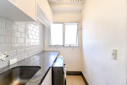 Comprar apartamento no Brooklin Novo com 3 quartos, mobiliado e ideal para quem tem animais de estimação. — Área de Serviço