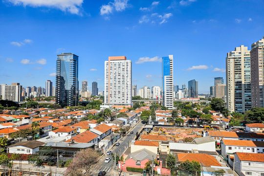 Comprar apartamento no Brooklin Novo com 3 quartos, mobiliado e ideal para quem tem animais de estimação. — Vista do Espaço Gourmet/Piscina