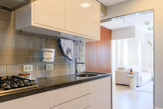 Comprar apartamento no Brooklin Novo com 3 quartos, mobiliado e ideal para quem tem animais de estimação. — Cozinha
