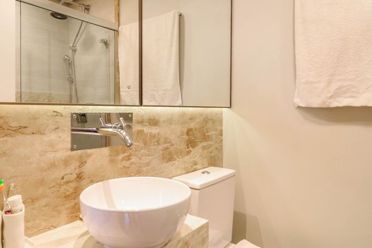 Comprar apartamento no Brooklin Novo com 3 quartos, mobiliado e ideal para quem tem animais de estimação. — Banheiro Social