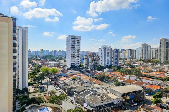Comprar apartamento no Brooklin Novo com 3 quartos, mobiliado e ideal para quem tem animais de estimação. — Vista do Espaço Gourmet/Piscina
