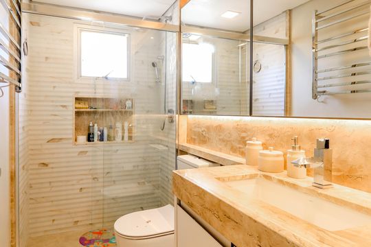 Comprar apartamento no Brooklin Novo com 3 quartos, mobiliado e ideal para quem tem animais de estimação. — Banheiro da Suíte