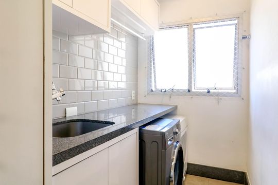 Comprar apartamento no Brooklin Novo com 3 quartos, mobiliado e ideal para quem tem animais de estimação. — Área de Serviço