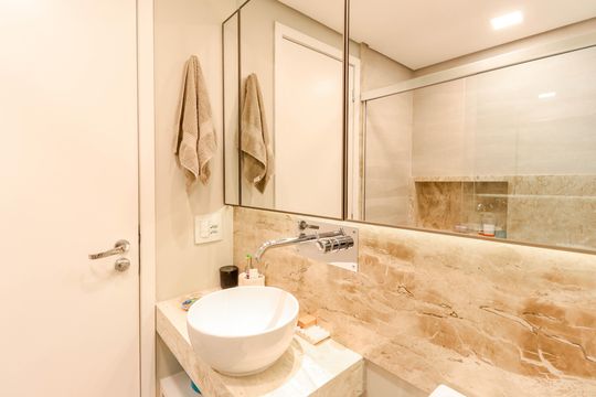Comprar apartamento no Brooklin Novo com 3 quartos, mobiliado e ideal para quem tem animais de estimação. — Banheiro Social