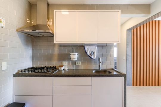 Comprar apartamento no Brooklin Novo com 3 quartos, mobiliado e ideal para quem tem animais de estimação. — Cozinha