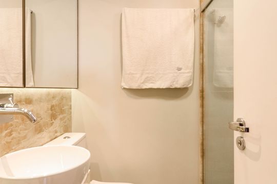 Comprar apartamento no Brooklin Novo com 3 quartos, mobiliado e ideal para quem tem animais de estimação. — Banheiro Social