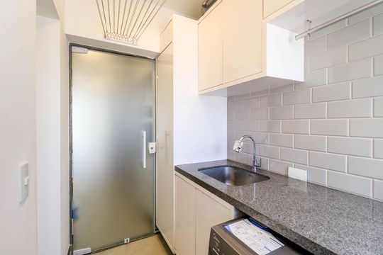 Comprar apartamento no Brooklin Novo com 3 quartos, mobiliado e ideal para quem tem animais de estimação. — Área de Serviço