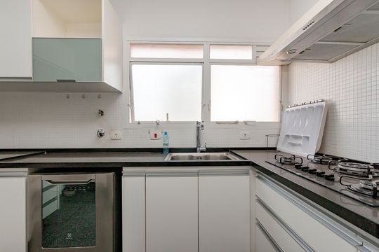 Comprar apartamento no Campo Belo com 3 quartos e piscina no condomínio. — Cozinha