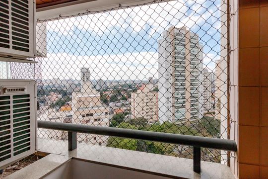 Comprar apartamento no Campo Belo com 3 quartos e piscina no condomínio. — Varanda da Suíte 2