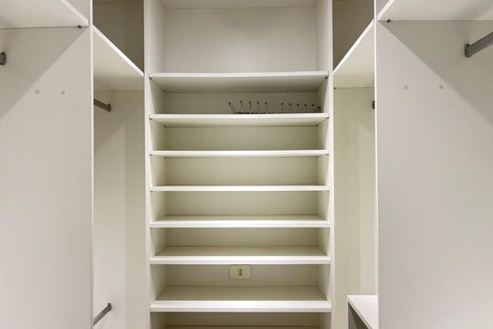 Comprar apartamento no Campo Belo com 3 quartos e piscina no condomínio. — Despensa