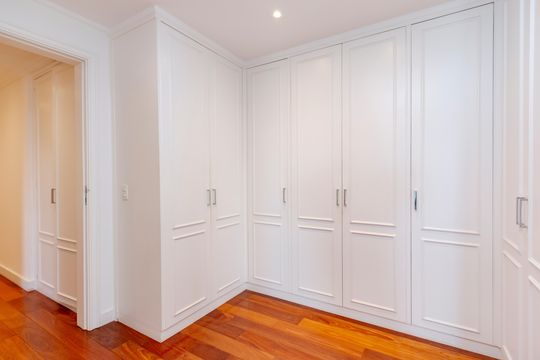 Comprar apartamento no Campo Belo com 3 quartos e piscina no condomínio. — Suíte 1