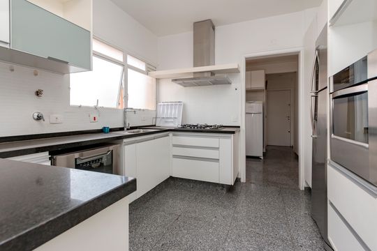 Comprar apartamento no Campo Belo com 3 quartos e piscina no condomínio. — Cozinha