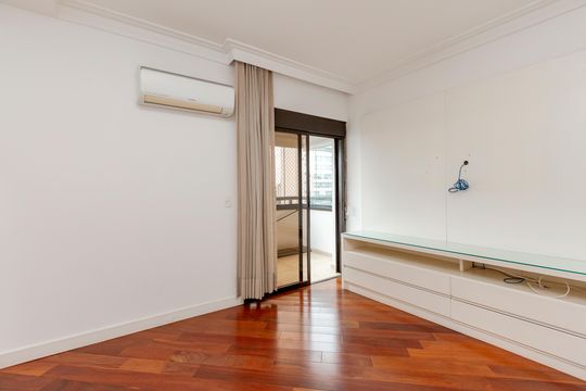 Comprar apartamento no Campo Belo com 3 quartos e piscina no condomínio. — Suíte 1