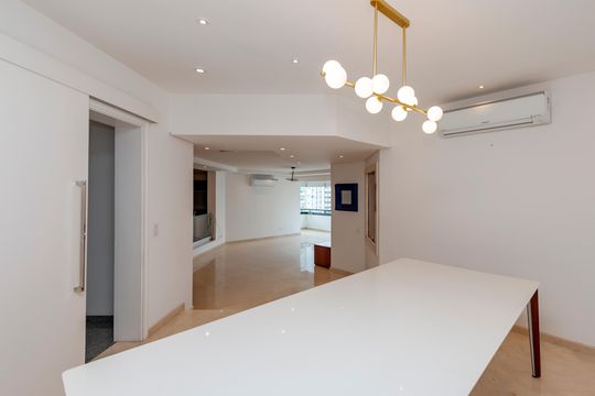 Comprar apartamento no Campo Belo com 3 quartos e piscina no condomínio. — Sala de Jantar