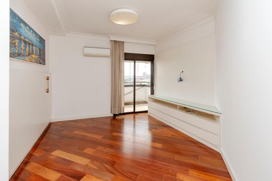 Comprar apartamento no Campo Belo com 3 quartos e piscina no condomínio. — Suíte 1