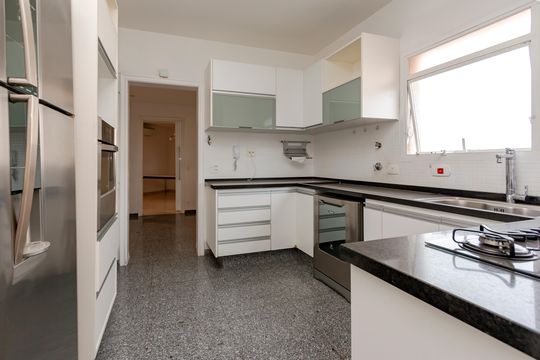 Comprar apartamento no Campo Belo com 3 quartos e piscina no condomínio. — Cozinha