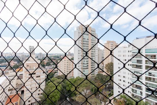 Comprar apartamento no Campo Belo com 3 quartos e piscina no condomínio. — Varanda da Suíte 2