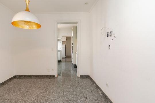Comprar apartamento no Campo Belo com 3 quartos e piscina no condomínio. — Copa