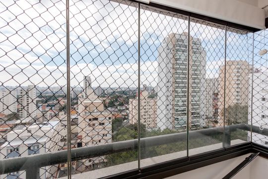 Comprar apartamento no Campo Belo com 3 quartos e piscina no condomínio. — Varanda da Suíte 1