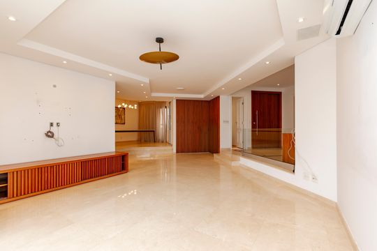 Comprar apartamento no Campo Belo com 3 quartos e piscina no condomínio. — Sala