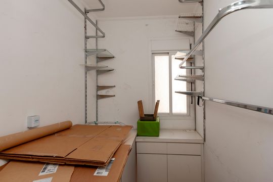 Comprar apartamento no Campo Belo com 3 quartos e piscina no condomínio. — Quarto de Serviço