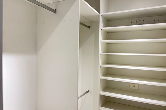 Comprar apartamento no Campo Belo com 3 quartos e piscina no condomínio. — Despensa