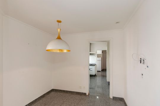 Comprar apartamento no Campo Belo com 3 quartos e piscina no condomínio. — Copa