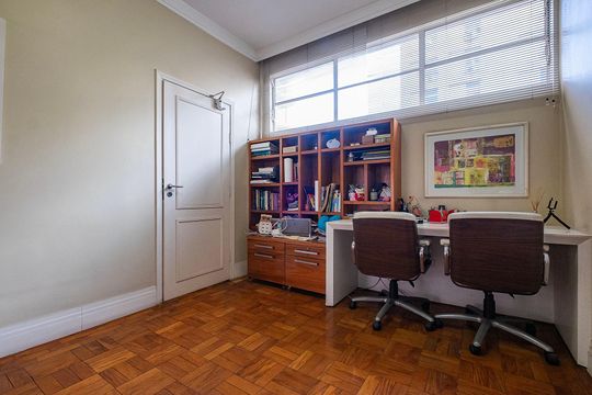 Apartamento com 3 quartos, 1 suíte, ideal para comprar. — Escritório