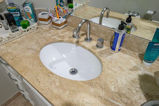 Apartamento com 3 quartos, 1 suíte, ideal para comprar. — Banheiro da Suíte