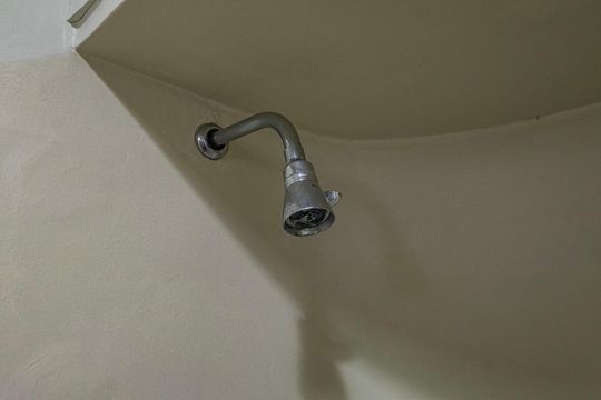Apartamento com 3 quartos, 1 suíte, ideal para comprar. — Banheiro da Suíte