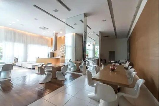 Apartamento mobiliado à venda, 2 quartos e varanda. — Hall