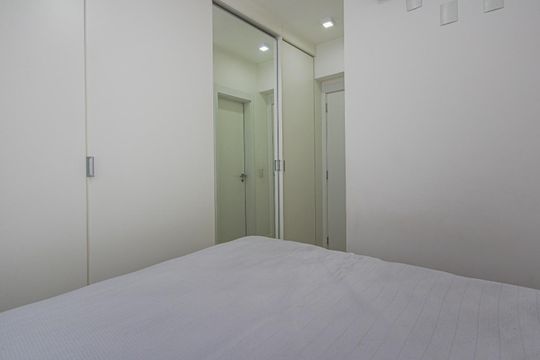 Apartamento mobiliado à venda, 2 quartos e varanda. — Suíte 1